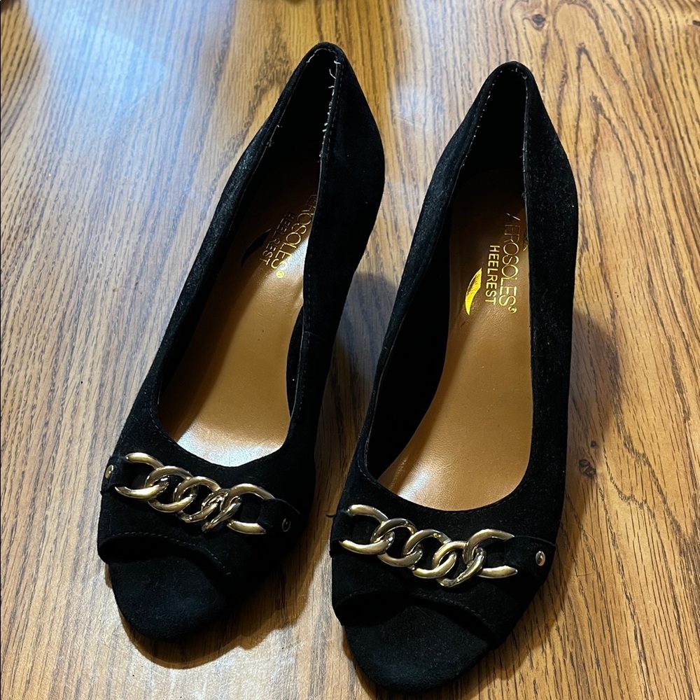 AEROSOLES Black Heels with Gold Chain Detail